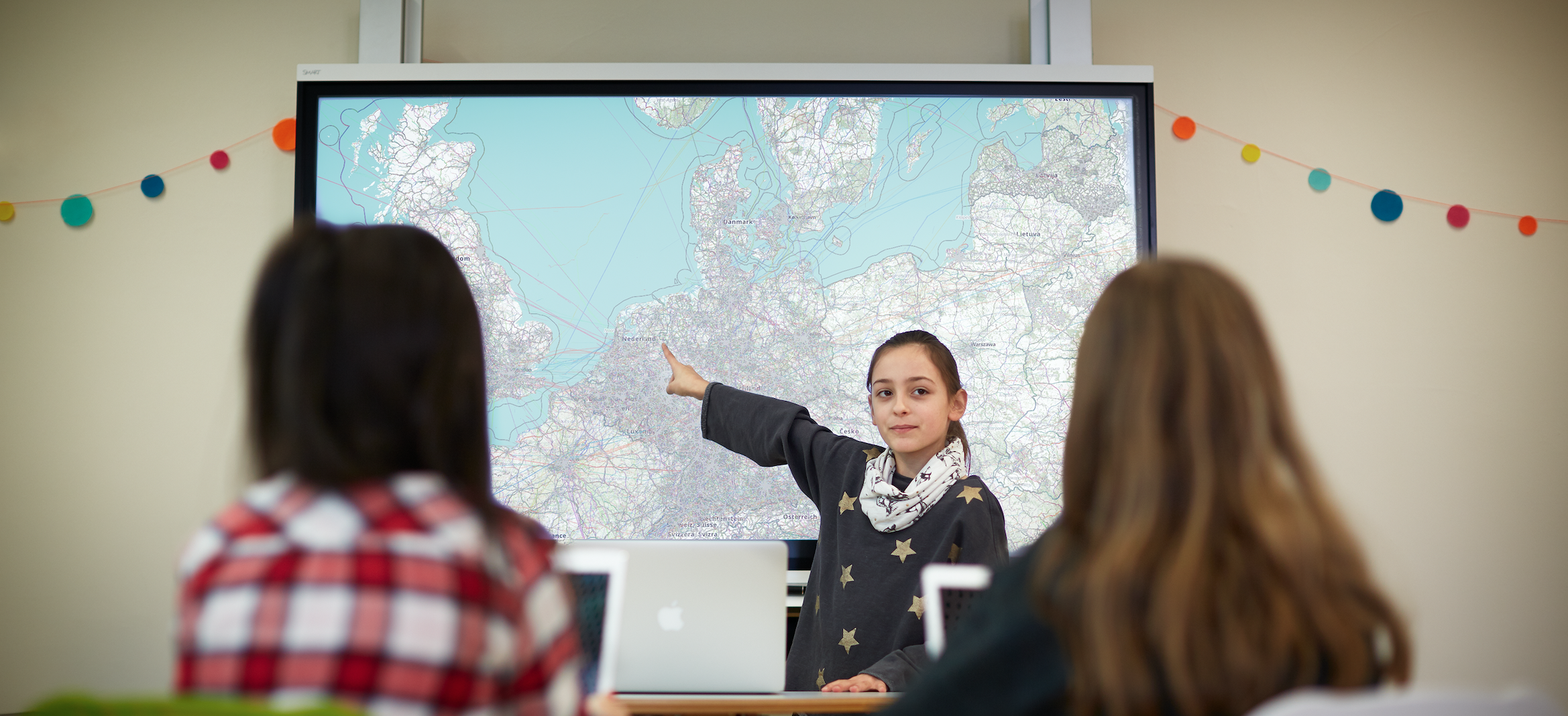 Perfekte Performance im Unterricht: Medienmöbel für Schulen