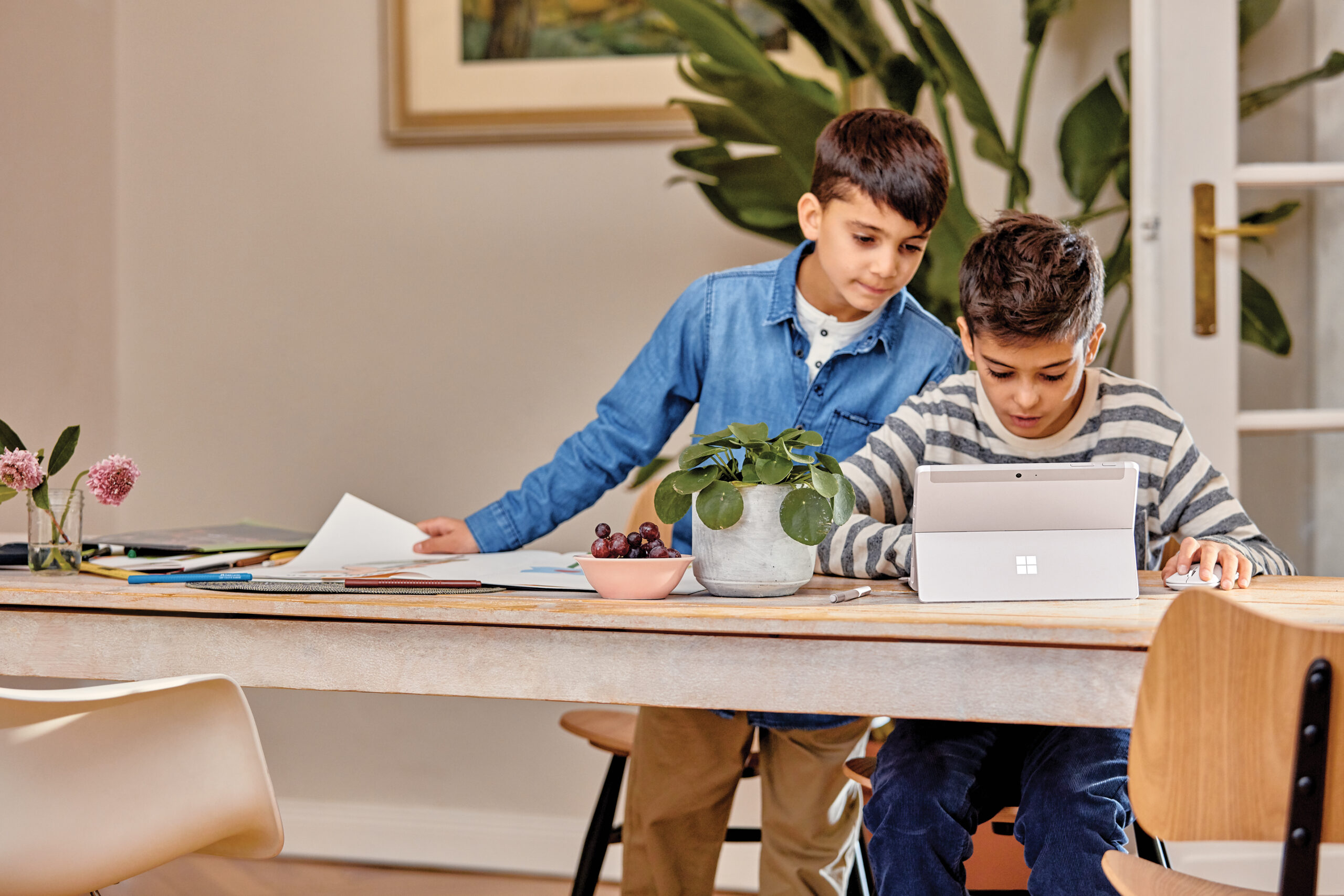 WIN19 BTS SurfaceGo 0203 scaled