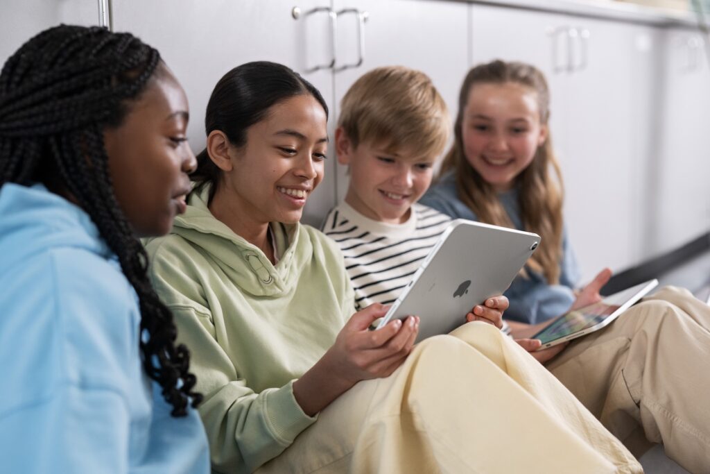 2024 Apple LP Subseite Finanzierung Elternfinanzierung iPad Schuelergruppe Schrankwand Fussboden